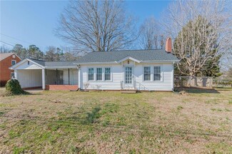 1446 S Main St, Randleman, NC 27317