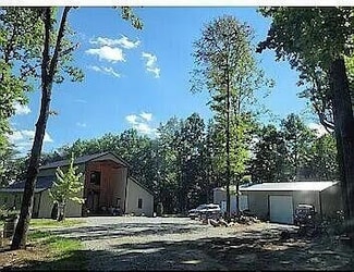 400 Maple Ln, Pikeville, TN 37367