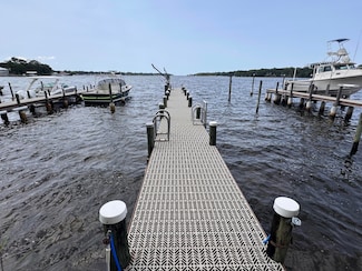 806 Regatta Dr Unit 806, Niceville, FL 32578