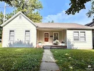614 Pine St, Wamego, KS 66547