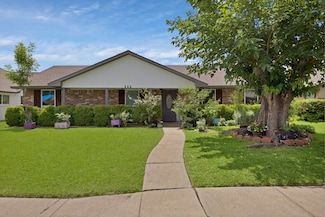 522 Caravaca Dr, Garland, TX 75043