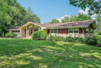 816 Maple Way N, Waukesha, WI 53188