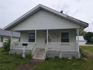 115 W Maple St, Gillespie, IL 62033