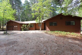 345 Surrey Dr, Grants Pass, OR 97526