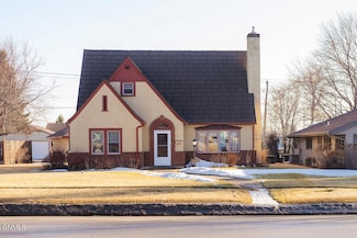 808 3rd St NE, Jamestown, ND 58401