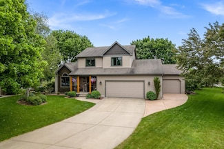 729 Parkway Dr, Mount Horeb, WI 53572