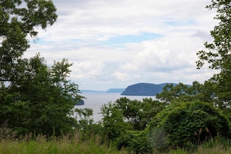 3 Prickly Pear Hill Rd, Croton Hudson, NY 10520