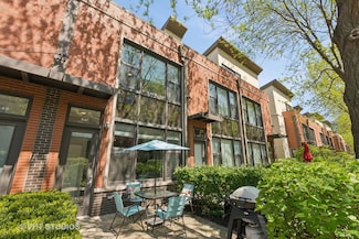 947 N Howe St, Chicago, IL 60610