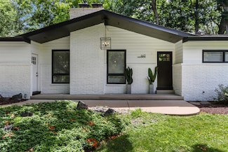 663 S Lakeshore Dr, Fontana, WI 53125