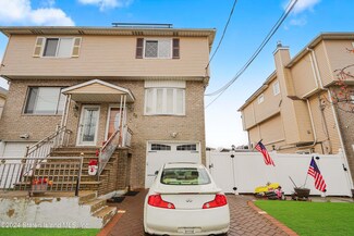 66 Forest St, Staten Island, NY 10314