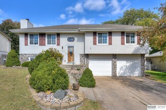 826 Redwood Ln, Papillion, NE 68046