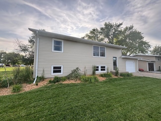 1003 S Arthur St, Pierre, SD 57501
