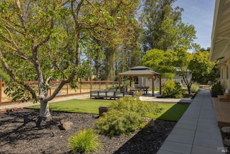 4330 Roblar Rd, Petaluma, CA 94952