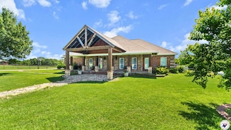 1142 Oakridge Dr, Texarkana, TX 75503
