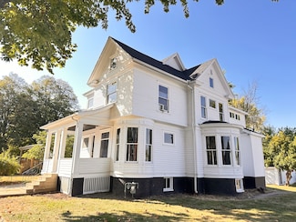 216 W Market St, Farmer City, IL 61842