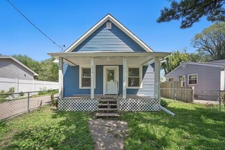 1519 Searle St, Des Moines, IA 50317