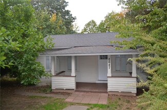 8647 Island Dr S, Seattle, WA 98118
