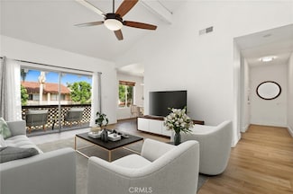 700 W La Veta Ave Unit T4, Orange, CA 92868