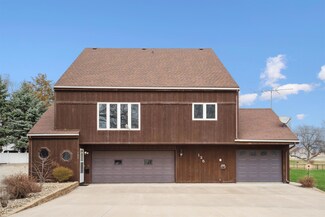 125 Linda Ave, Elk Run Heights, IA 50707