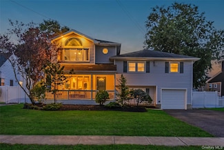 3608 Tonopah St, Seaford, NY 11783