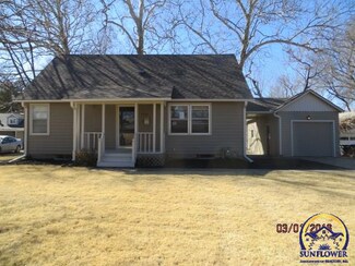 1035 SW MacVicar Ave, Topeka, KS 66604