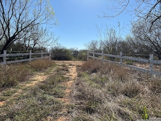 4790 Blackhill Rd, Floresville, TX 78114
