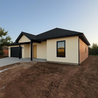 8701 Woodbend Dr, Oklahoma City, OK 73135