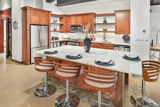 214 E Travis St Unit 203, San Antonio, TX 78205