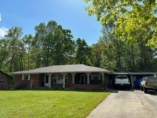 636 N Washington Ave, Etowah, TN 37331