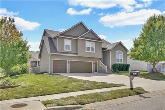 1013 Clayton Dr, Raymore, MO 64083