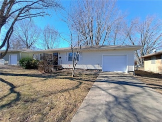1215 N Adams St, Nevada, MO 64772