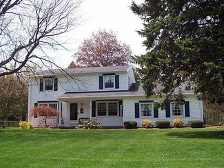 5 Orchard Dr, Le Roy, NY 14482