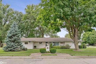 205 S Cedar St, Mediapolis, IA 52637