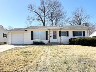 710 Village Square Dr, Hazelwood, MO 63042