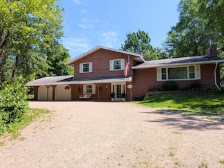 6562 Redwood Rd, Virginia, MN 55792
