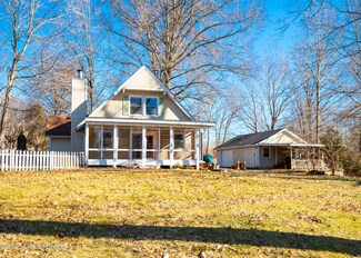 2004 Crystal Dr, La Grange, KY 40031