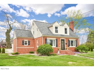 2627 N Graham Cir, Akron, OH 44312