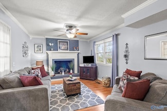2220 Hickory Hill Dr, Guntersville, AL 35976