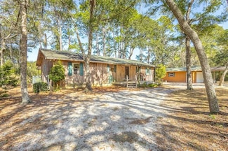 38 Autumn Ln, Panacea, FL 32346