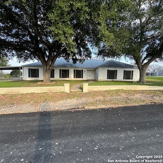 505 Cottonwood St, Kenedy, TX 78119