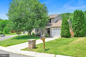 2070 Yokewood Rd, Pottsville, PA 17901