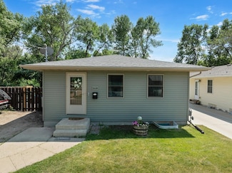 1608 3rd Ave SE, Minot, ND 58701