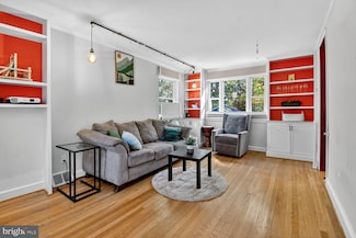 10021 Tenbrook Dr, Silver Spring, MD 20901