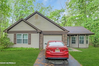 578 Petunia Ln N, Whiting, NJ 08759
