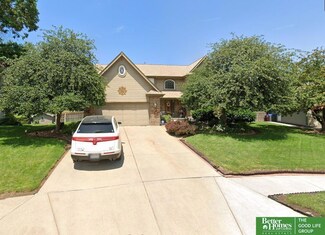 902 Hickory Hill Rd, Papillion, NE 68046