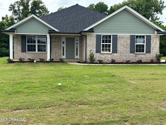 327 Cardinal Ln, Senatobia, MS 38668