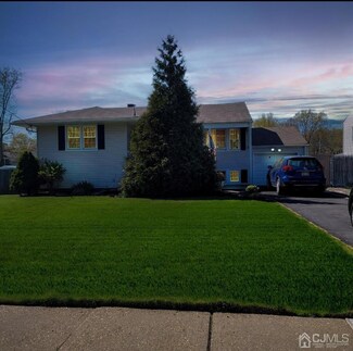 4 Bloomfield Ave, Iselin, NJ 08830