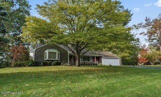 2528 Peters Ln, Schenectady, NY 12309