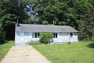 105 Ferry Ave, Charlevoix, MI 49720