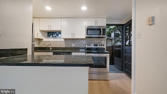 250 S Alder St, Philadelphia, PA 19107